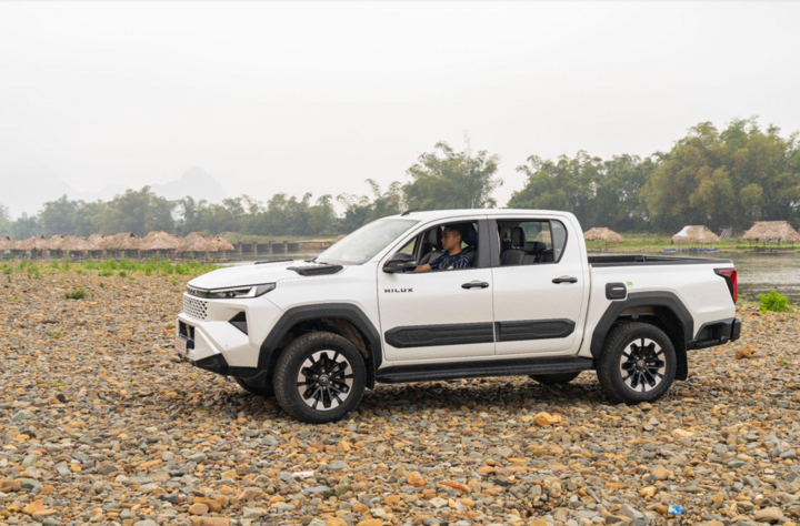 Việt Hoàng trải nghiệm offroad với Hilux Trailhunter. (Ảnh: NVCC)