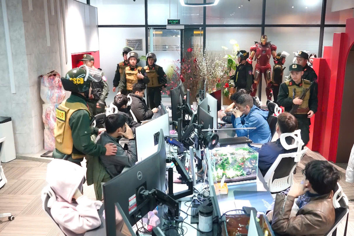 Ngày 5/3, Cục An ninh mạng và phòng chống tội phạm công nghệ cao (A05, Bộ Công an) cho biết vừa phối hợp Công an tỉnh Hưng Yên khởi tố hơn 30 người về các tội: Xâm phạm quyền tác giả, quyền liên quan, Tổ chức đánh bạc và Đánh bạc. Cùng với việc khởi tố các bị can, cơ quan điều tra đã truy vết, kê biên khối tài sản khoảng 300 tỷ đồng liên quan đường dây này.