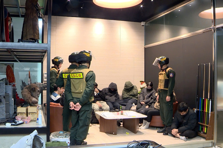 Sau thời gian dài theo dõi và thu thập tài liệu, Cục An ninh mạng và phòng, chống tội phạm sử dụng công nghệ cao phối hợp với Phòng An ninh mạng (PA05) và Phòng Cảnh sát hình sự thuộc Công an tỉnh Hưng Yên triệt phá toàn bộ đường dây.