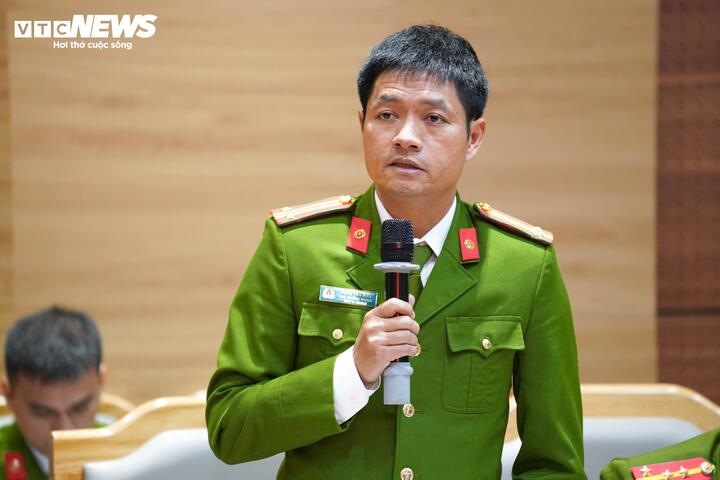 Đại diện Công an tỉnh Hưng Yên thông tin về vụ án. (Ảnh: Minh Quang)