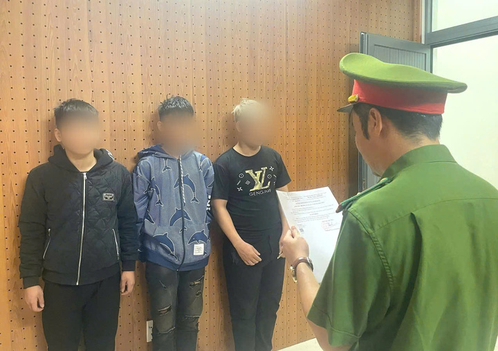 Ba đối tượng bị khởi tố. (Ảnh T.B)