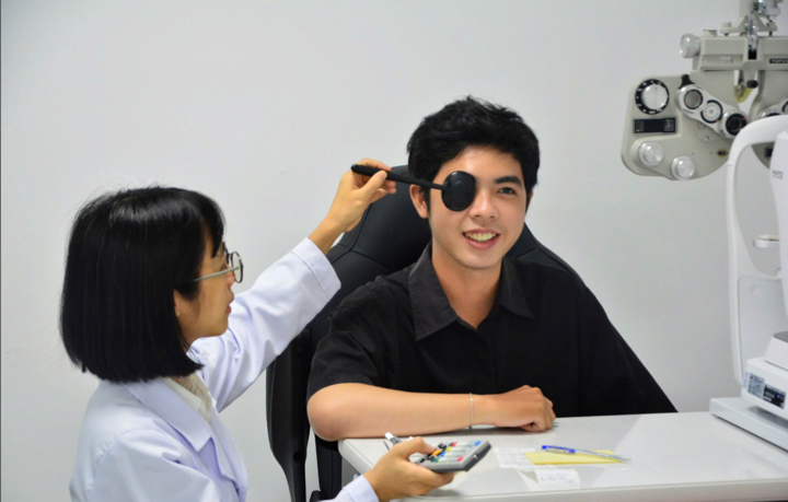 Nhóm phát triển mô hình Studio Care, một không gian trải nghiệm thị giác tích hợp tại bệnh viện.