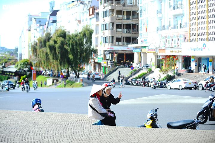 Với những tồn tại, hạn chế nêu trên, Chánh thanh tra kiến nghị Chủ tịch UBND tỉnh Lâm Đồng chỉ đạo các cơ quan, tổ chức, cá nhân liên quan tổ chức kiểm điểm trách nhiệm tập thể, cá nhân qua các thời kỳ; khẩn trương rà soát và khắc phục những vi phạm.