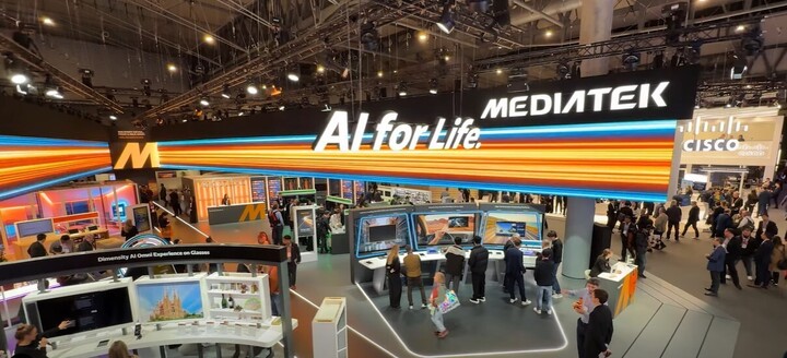 Gian hàng MediaTek tại MWC 2026 trình diễn dịch vụ vệ tinh khẩn cấp. (Nguồn: MediaTek)