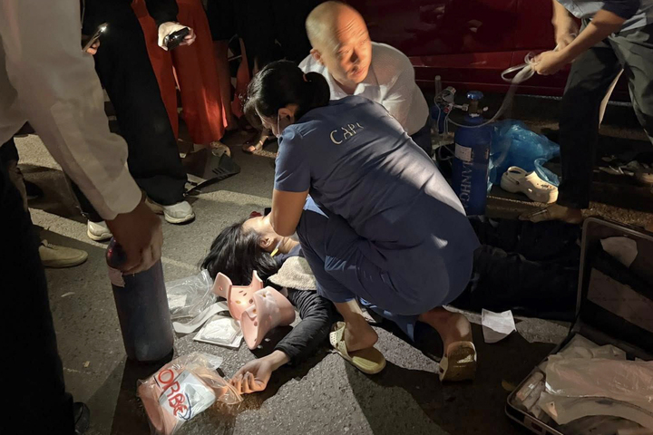 Nhiều người bị thương sau vụ va chạm liên hoàn trên phố Nguyễn Chánh tối 6/3.