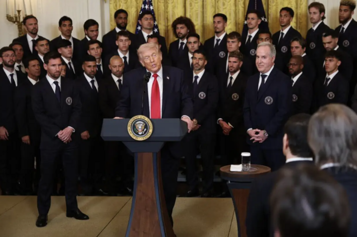 Tổng thống Donald Trump phát biểu trong buổi lễ vinh danh. (Nguồn: The Athletic)