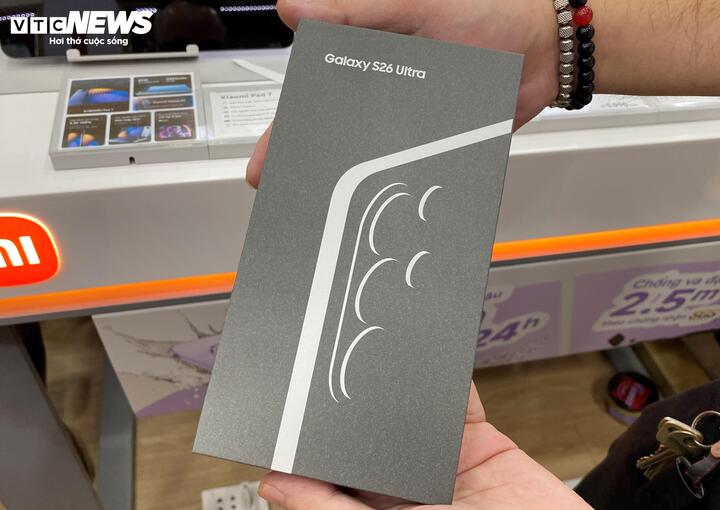 Những chiếc Galaxy S26 Ultra đầu tiên được giao đến tay khách hàng.