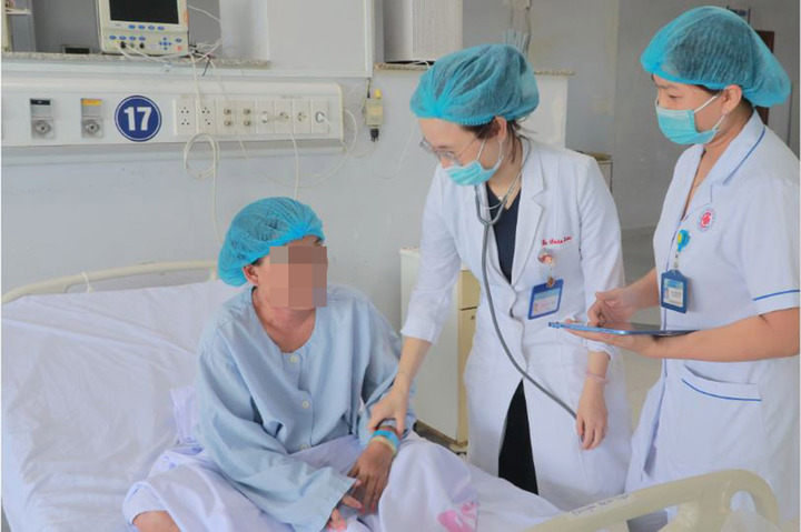 Người phụ nữ suýt chết mắc não mô cầu được cứu sống ngoạn mục (Ảnh: BV đa khoa TP Cần Thơ).
