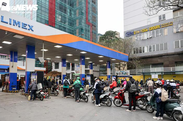 Phó Thủ tướng yêu cầu bảo đảm nguồn cung xăng dầu cho thị trường trong nước