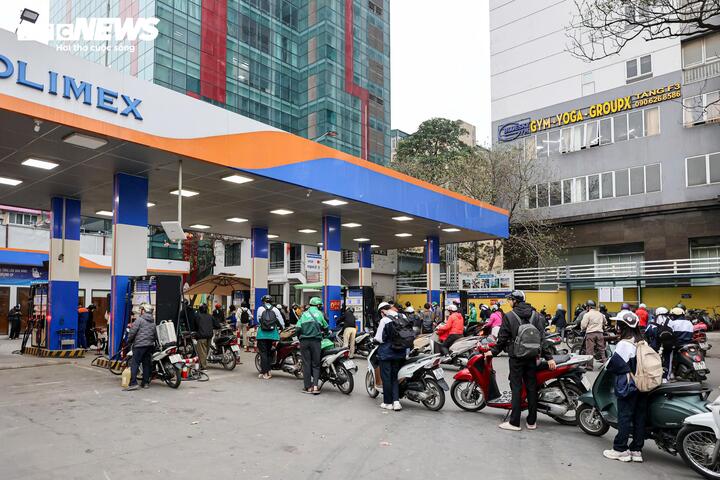 Bộ Công Thương cho biết nguồn cung xăng dầu trong nước vẫn đảm bảo. (Ảnh: Minh Đức).