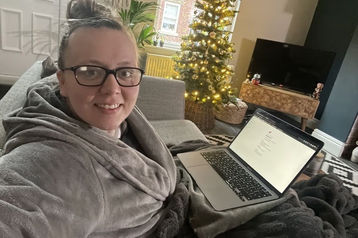 Cô gái 32 tuổi kiếm tiền từ nhiều nguồn nhỏ.