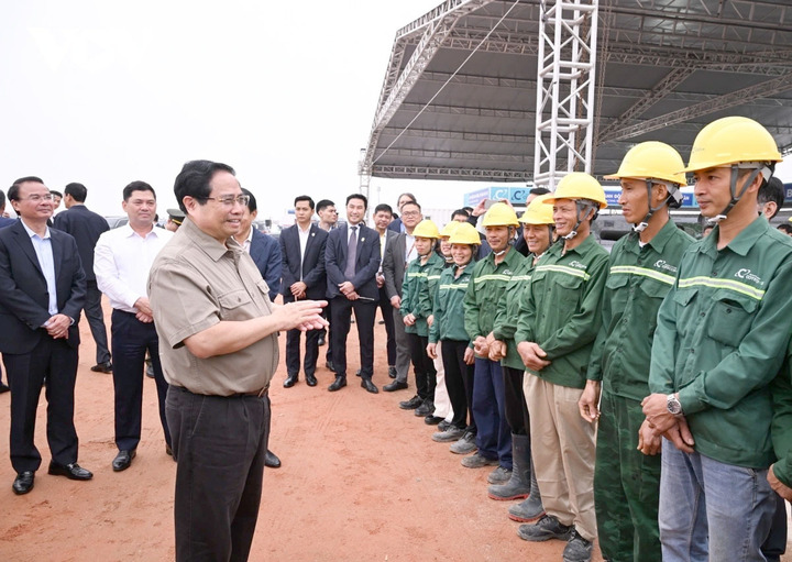 Thủ tướng cho rằng, dự án Cảng hàng không quốc tế Gia Bình có ý nghĩa quan trọng, khi đi vào vận hành, sân bay Gia Bình được kỳ vọng trở thành đầu mối logistics hàng không quan trọng.