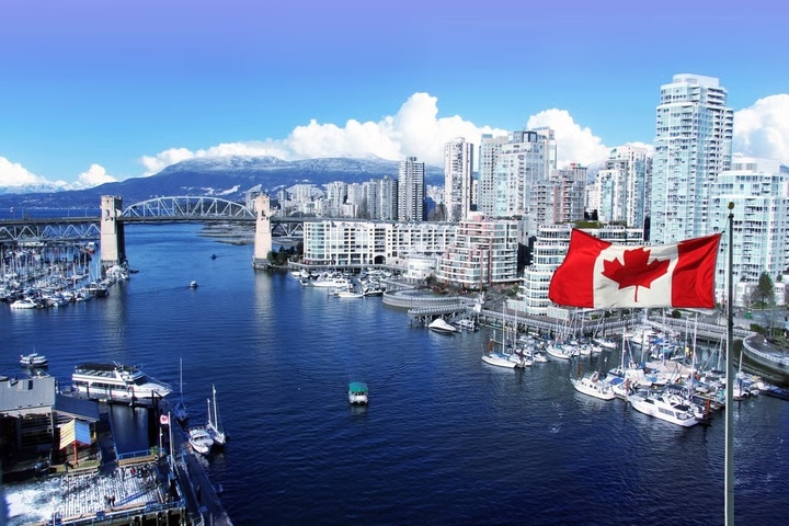 Toàn cảnh thành phố Vancouver của Canada. Cha mẹ nuôi của Zhang đã bỏ rơi anh sau khi ly hôn. (Ảnh: Shutterstock)