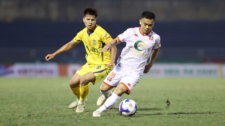 Sông Lam Nghệ An đấu với Hải Phòng ở vòng 15 V.League 2025-2026.