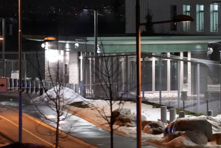 Đại sứ quán Mỹ ở Oslo được phong tỏa sau vụ nổ rạng sáng 8/3. (Nguồn: Al Jazeera)