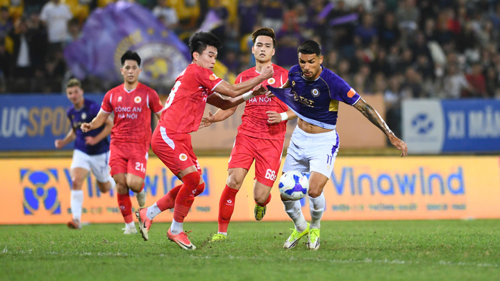 Hà Nội FC thắng CAHN 2-1.