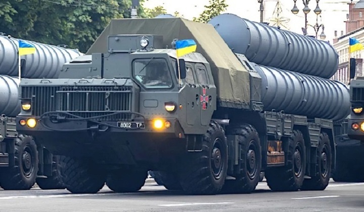 Hệ thống phóng từ máy bay phòng không S-300PS PT của Không quân Ukraine. Ảnh Military Watch