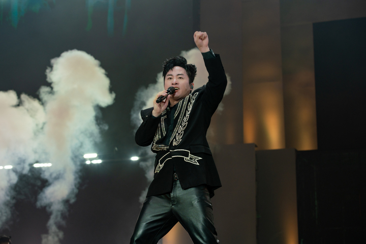 Tùng Dương cho biết có thể tổ chức một liveshow tại sân vận động vào cuối năm nay