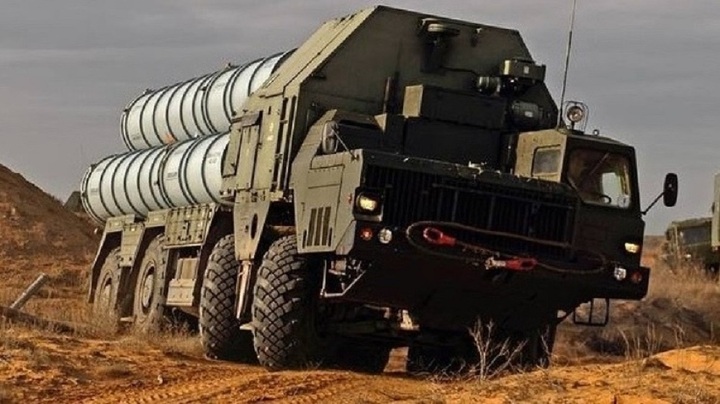 Ống phóng từ hệ thống phòng không S-300. Ảnh Military Watch