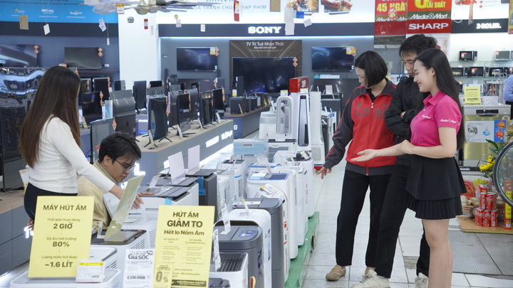 Nồm ẩm trở lại, máy giặt sấy, hút ẩm lên ngôi - 1