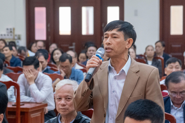 Cử tri phường Bắc Giang nêu ý kiến tại hội nghị.