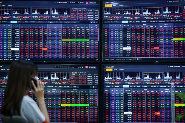 Chứng khoán hôm nay có giảm tiếp sau phiên rơi kỷ lục 115 điểm? (Ảnh minh họa)