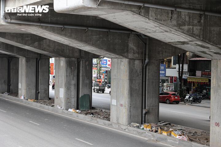 Nhếch nhác hàng quán, rác thải bủa vây dọc tuyến metro Cát Linh - Hà Đông - 18