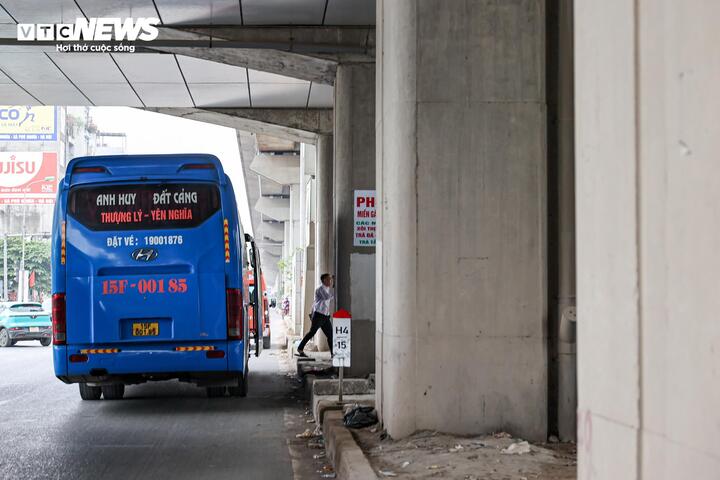Nhếch nhác hàng quán, rác thải bủa vây dọc tuyến metro Cát Linh - Hà Đông - 22