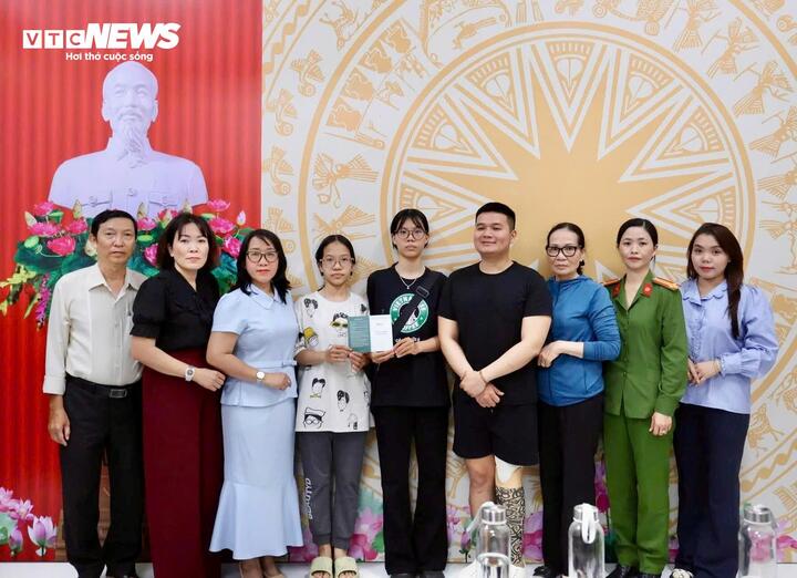 Chính quyền, đoàn thể và cộng đồng tại Gia Lai hỗ trợ hoàn cảnh thương tâm mất cả cha lẫn mẹ của hai nữ sinh Thu Ngân và Bảo Châu (phường Quy Nhơn Nam, tỉnh Gia Lai)