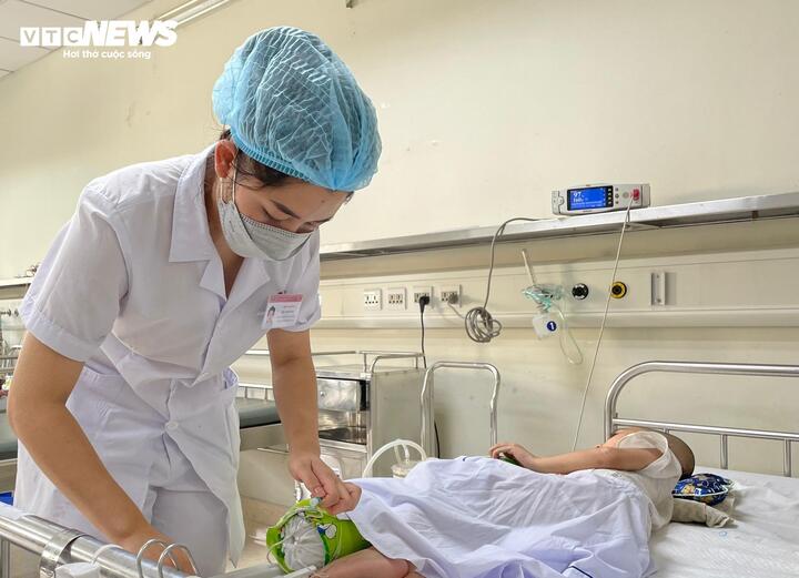 Người muốn được cấp giấy phép hành nghề khám chữa bệnh phải trải qua bước đánh giá năng lực chuyên môn theo quy định của pháp luật. (Ảnh minh hoạ: Như Loan)