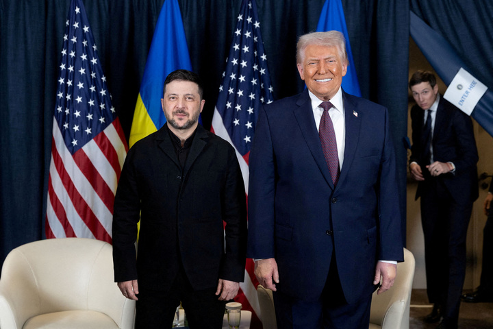 Tổng thống Zelensky gặp Tổng thống Donald Trump tại Davos vào tháng 1/2026. (Ảnh: Reuters)