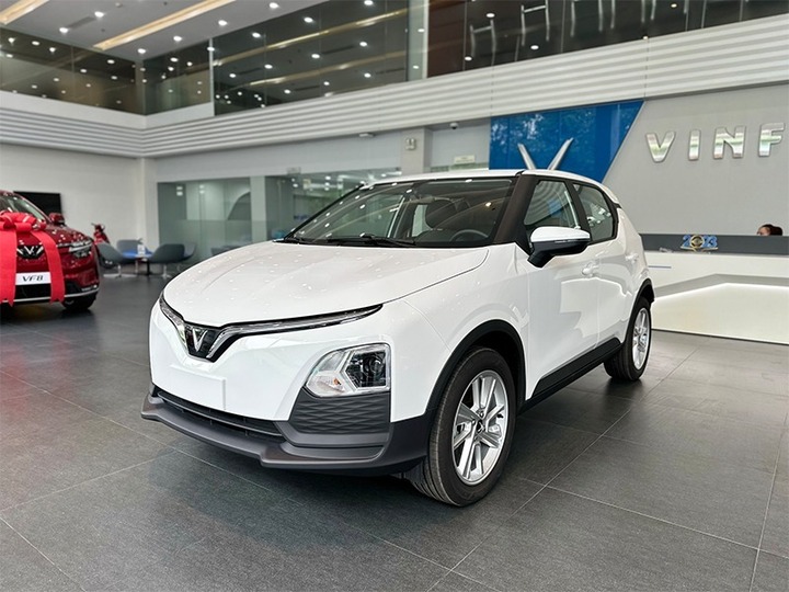 Mẫu xe VinFast VF 5 Plus đời 2023 sử dụng công nghệ pin NMC giúp tối ưu hiệu suất vận hành và trọng lượng xe.