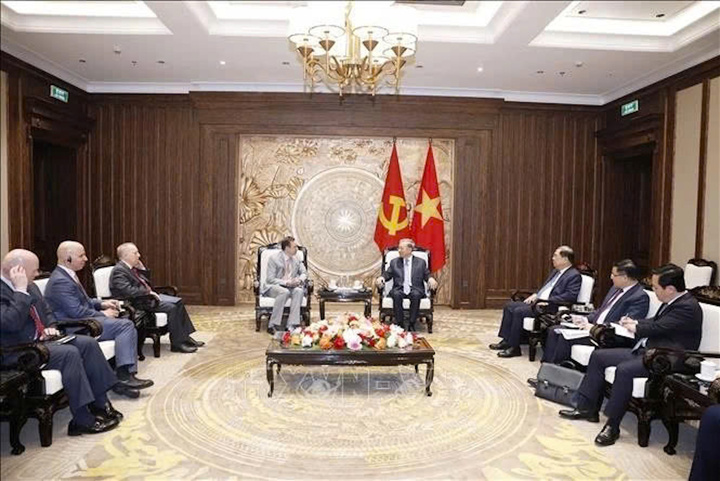 Tổng Bí thư Tô Lâm tiếp ông Scott Strazik, Chủ tịch, kiêm Tổng Giám đốc điều hành Tập đoàn GE Vernova. Ảnh: Thống Nhất/TTXVN