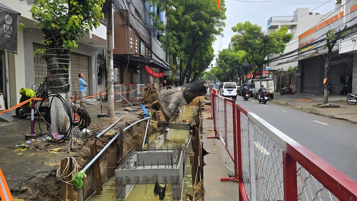 Sáng 10/3, lực lượng chức năng đã rào chắn, tạm phong tỏa khu vực.