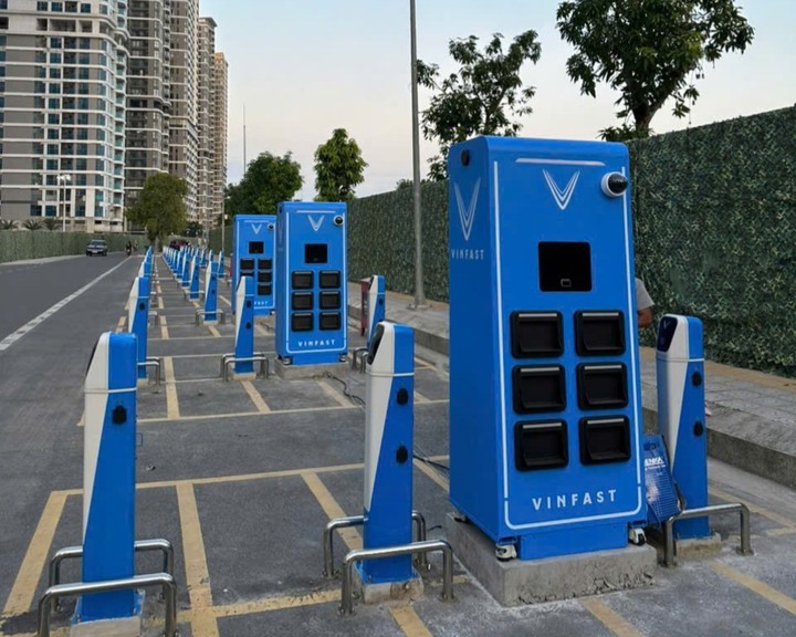 VinFast Viper: Xe máy điện cá tính, đổi pin 2 phút, chi phí sử dụng gần bằng 0 - 2