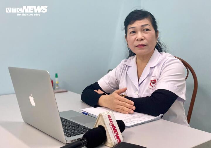 Theo bác sĩ Trần Thị Hồng Thu, mỗi tháng bệnh viện tiếp nhận khoảng 100-200 bệnh nhân đến khám các rối loạn tâm lý. (Ảnh: Như Loan)