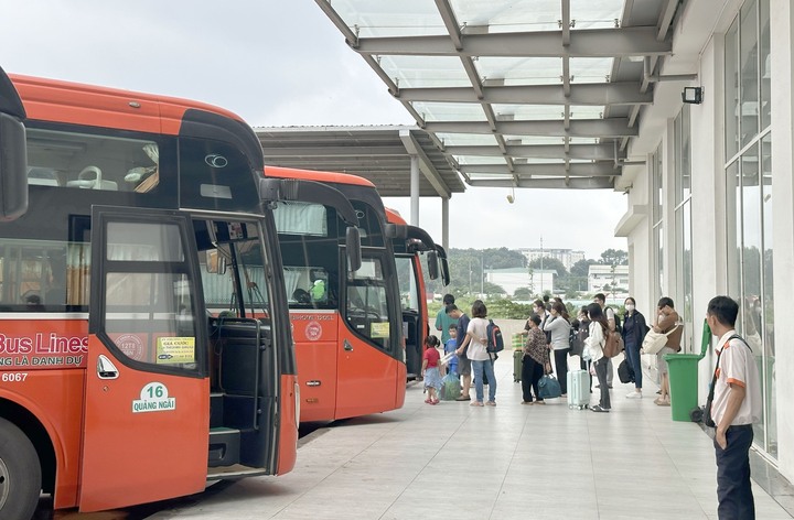 Giá nhiên liệu tăng khiến doanh nghiệp vận tải gặp nhiều khó khăn.