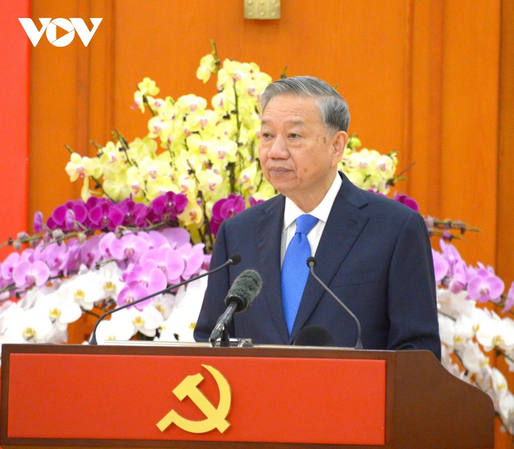 Tổng Bí thư phát biểu tại hội nghị.