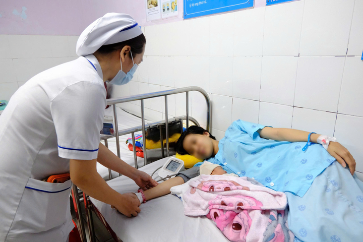 Thai phụ sốc phản vệ sau khi ăn ốc được đưa vào bệnh viện cấp cứu. (Ảnh: BVCC)