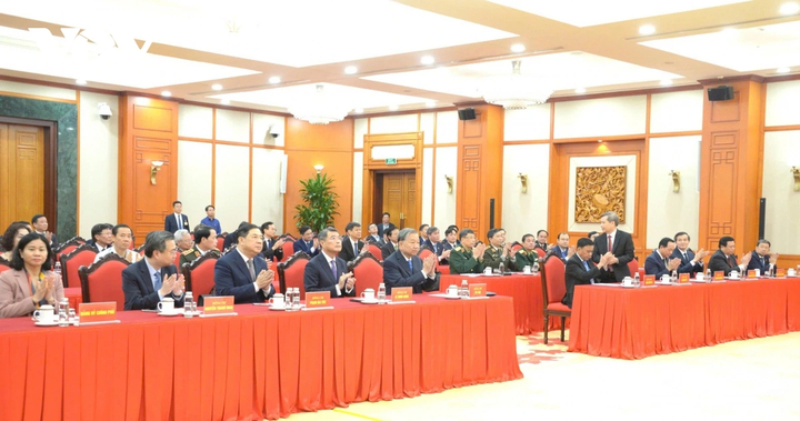 Các đại biểu tham dự hội nghị.