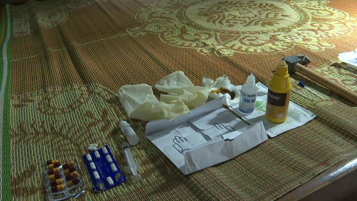 Những vật dụng liên quan vụ án.