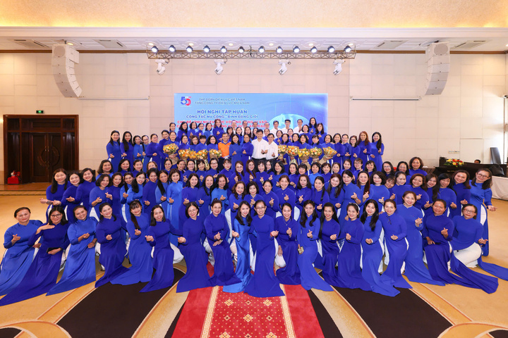 Phụ nữ EVNSPC luôn tận tâm, nỗ lực, sáng tạo vì sự phát triển bền vững.