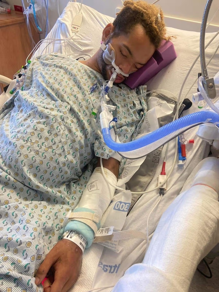 Gene Long hôn mê suốt 2 tháng.