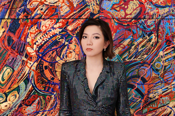 Họa sĩ CAT (tên thật Đào Anh Thơ) từng có 31 năm học tập và theo đuổi lĩnh vực tài chính trước khi rẽ hướng sang nghệ thuật ở tuổi 32.