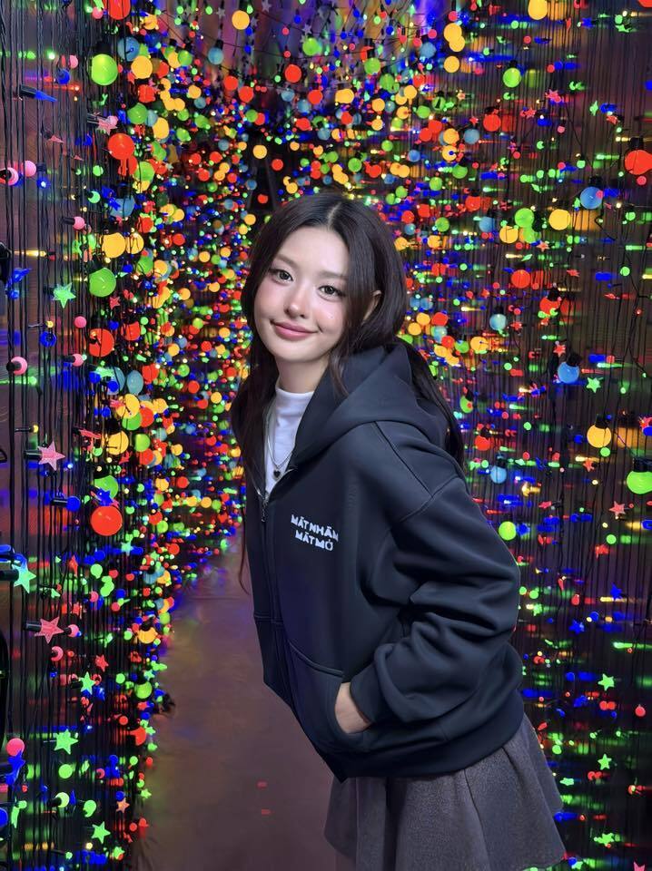 Bạn diễn của Hieuthuhai trong MV nhanh chóng gây sốt bởi nhan sắc xinh đẹp, đôi mắt to tròn dễ thương.