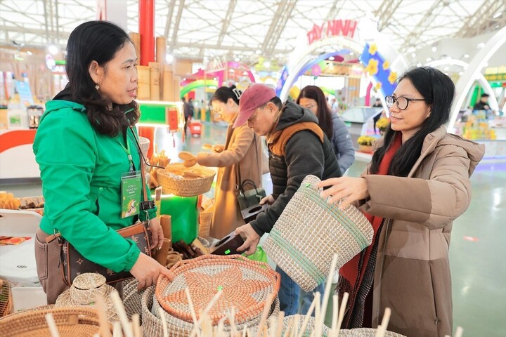 Hội chợ mùa Xuân 2026 góp phần kích thích tiêu dùng nội địa, hỗ trợ doanh nghiệp phục hồi và mở rộng thị trường.