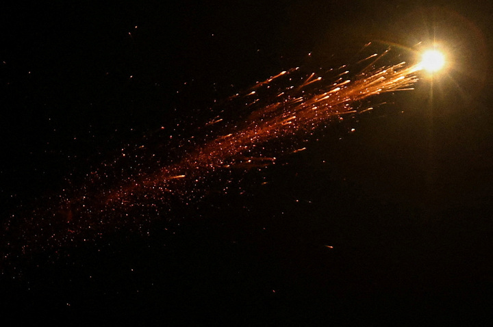 Tên lửa Iran phóng về phía Israel trong bối cảnh xung đột Mỹ - Israel và Iran, quan sát từ Jerusalem ngày 11/3/2026. (Ảnh: Reuters)