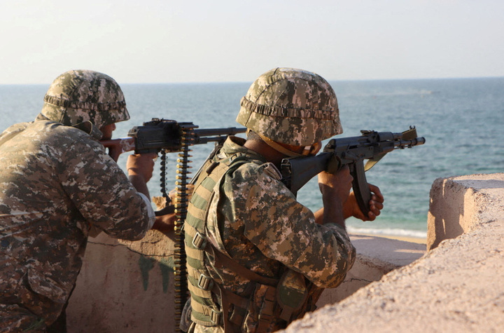 Các thành viên hải quân thuộc Lực lượng Vệ binh Cách mạng Hồi giáo Iran (IRGC) tham gia một cuộc tập trận ở miền nam Iran trong bức ảnh được công bố ngày 17/1/2023. (Ảnh tư liệu: IRGC/WANA (Hãng tin Tây Á) phát qua Reuters).