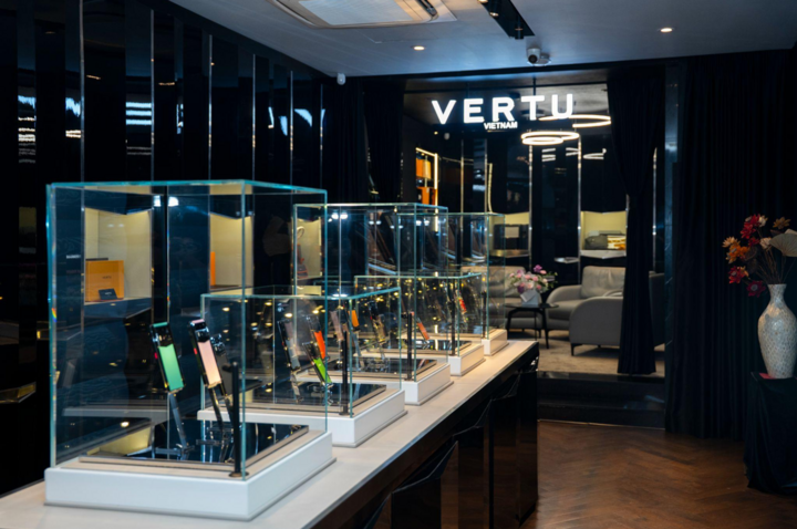 Không gian flagship store Vertu Việt Nam chuẩn Vertu England.