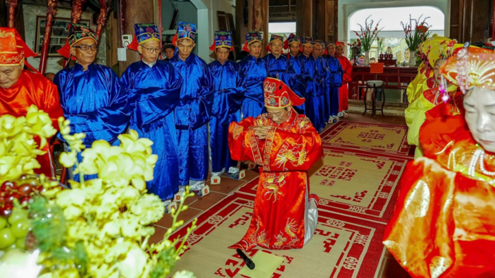 Chủ tế đọc Chúc văn tế.